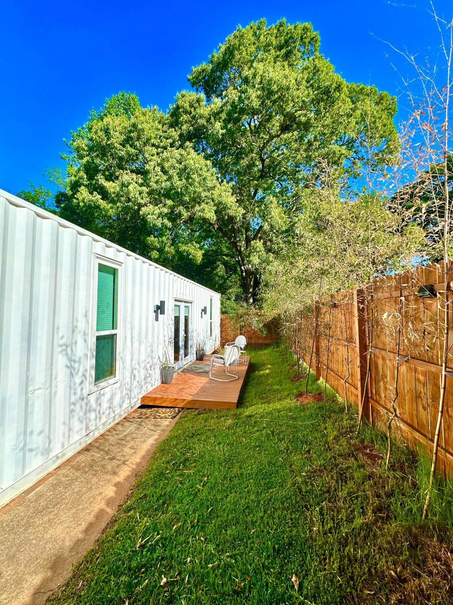 Nomehaus Shipping Container Studio Residential Neighborhood Athens Bagian luar foto